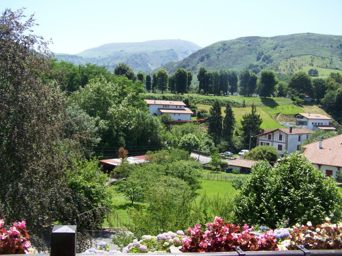 Etxe Goxoan Chambres D'Hotes Avec Cuisine Ete Equipee Commune Et Jaccuzi Itxassou Exterior foto